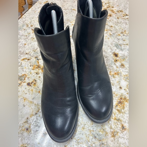 OTBT Ankle Boot Black Leather Zip Back Everyday Women’s Size 8.5 Silver Studded - Picture 7 of 9